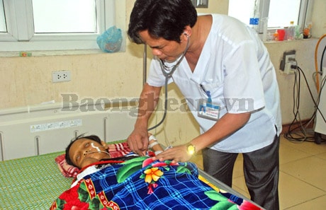 Cấp cứu thành công bệnh nhi ngộ độc lá lộc mại