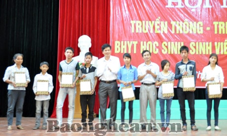 Truyền thông về bảo hiểm y tế HSSV