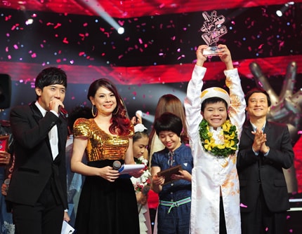 Bé Quang Anh trở thành quán quân Giọng hát Việt nhí