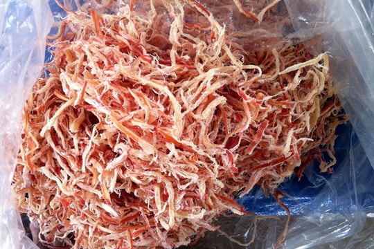 1,5 tấn mực khô bị bắt giữ là chất xơ giả mực
