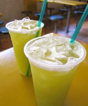 Nước mía trộn nước gừng giúp thai phụ không buồn nôn