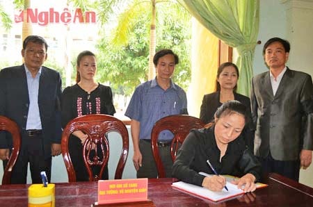 Cán bộ, PV Báo Nghệ An dâng hương viếng Đại tướng Võ Nguyên Giáp