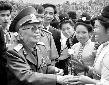 “Dân bản ta  luôn nhớ về ông!"