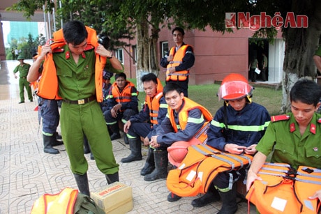 Triển khai lực lượng ứng phó cơn bão số 11