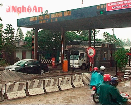 Ngày đầu tiên thực hiện miễn thu phí qua Trạm Hoàng Mai