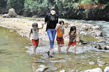 Cô giáo "cắm bản" Yên Hương