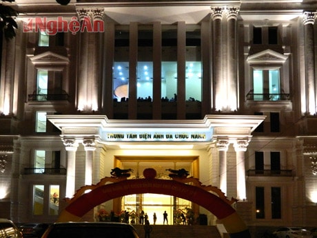 Khai trương buổi chiếu phim đầu tiên