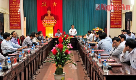 Đồng chí Lê Hồng Anh kiểm tra khắc phục bão lụt tại Nghệ An