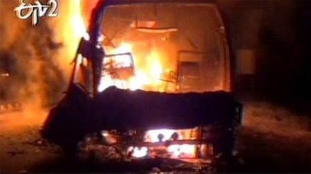 Ấn Độ: Cháy xe khách, 44 người bị thiêu sống