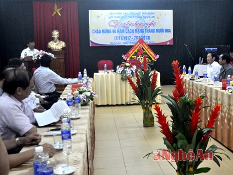 Giao lưu hữu nghị chào mừng 96 năm Cách mạng tháng Mười Nga