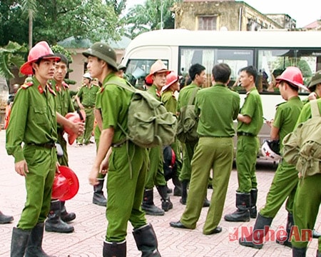 CANA: Xuất quân trước giờ bão Haiyan đổ bộ