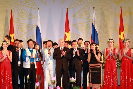 Khai mạc "Những ngày văn hóa Nga tại Việt Nam 2013"