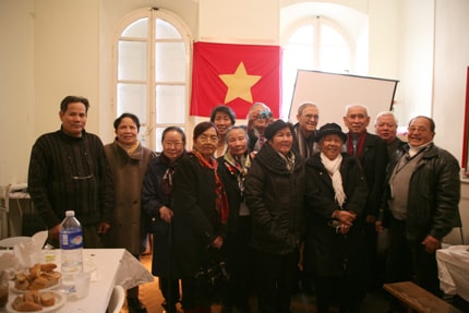 Hội sinh viên Việt Nam và Việt kiều tại Pháp hướng về miền Trung