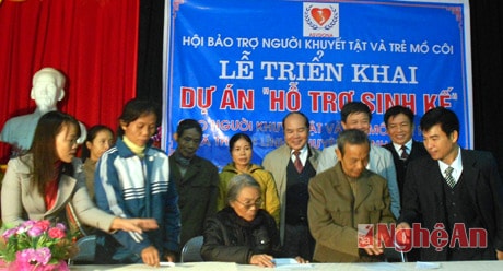 Hỗ trợ sinh kế cho người khuyết tật và trẻ em mồ côi