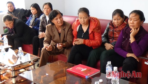 Phát tán tài liệu mê tín dị đoan, xúc phạm lãnh tụ