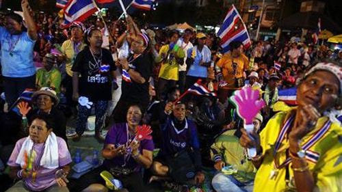Phe áo đỏ sẵn sàng xuống đường ủng hộ bà Yingluck