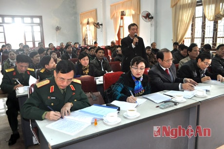 Đại biểu Quốc hội tiếp xúc cử tri thị trấn Hưng Nguyên