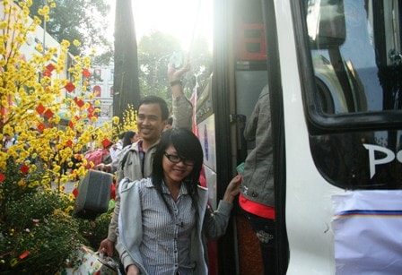 Hỗ trợ sinh viên mua vé xe về Tết tại trường