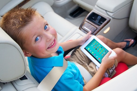 Trẻ em chậm phát triển vì sử dụng máy tính bảng