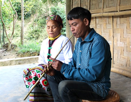 Pí tơm, nhạc cụ độc đáo của người Khơ Mú