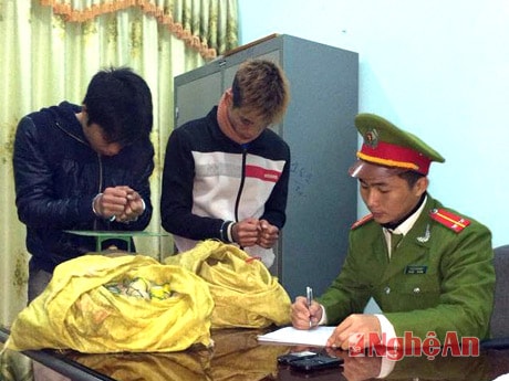 Vận chuyển pháo trái phép