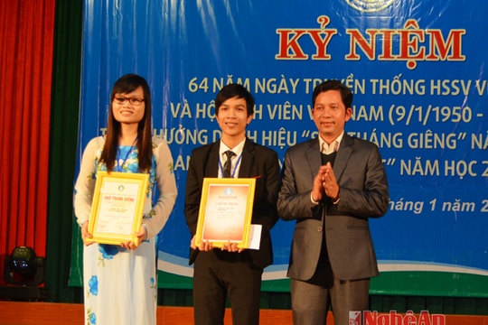 Trao giải thưởng "Sao Tháng Giêng" và danh hiệu "Sinh viên 5 tốt"