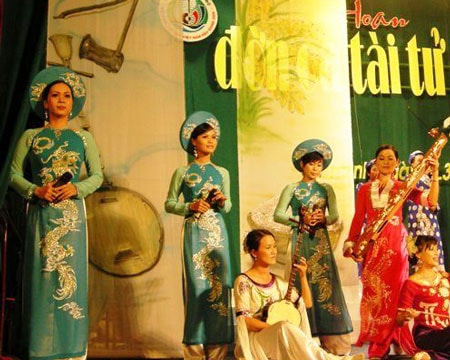Lần đầu tiên có "Người đẹp tài năng Đờn ca tài tử"