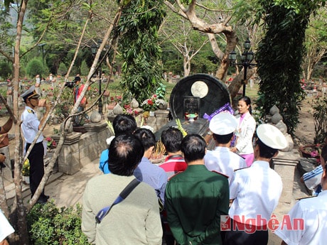 Viếng nghĩa trang Hàng Dương- Côn Đảo