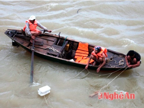 Một người đàn ông nhảy cầu Bến Thủy tự vẫn