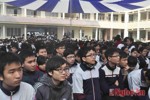 Hơn 1000 học sinh tham gia chương trình tư vấn tuyển sinh – hướng nghiệp