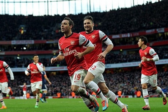 Arsenal chắc ngôi đầu, Real cân bằng điểm số với Barca