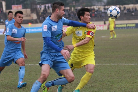 Cầu thủ Việt: 'Thưởng ít, Tết này phải xin tiền mẹ'