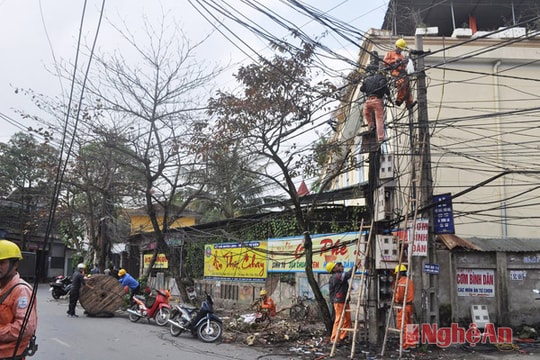 Xử lý sự cố chập cháy điện tại Trạm biến áp Liên Cơ (TP Vinh)