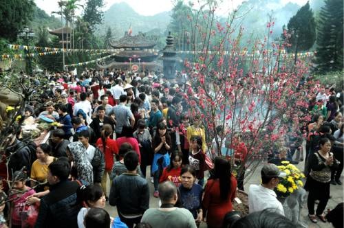 Khai hội chùa Hương