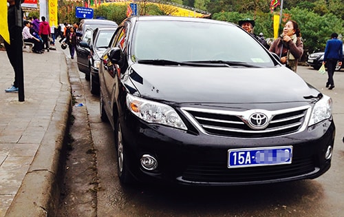 Xe biển xanh xếp hàng trảy hội Yên Tử