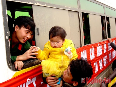 Diễn Châu, Quỳ Châu: Tiễn thanh niên lên đường nhập ngũ