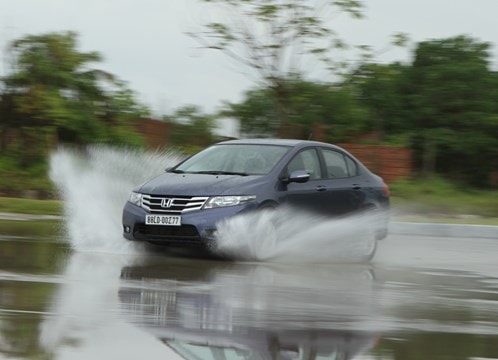 Đầu năm thị trường bùng nổ, dòng xe nào lên ngôi?