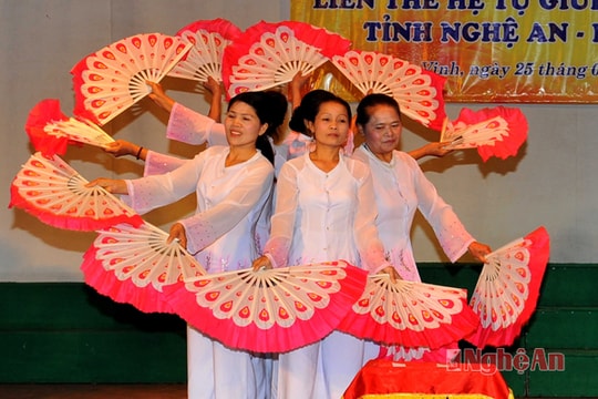 Hội thi Ban Chủ nhiệm Câu lạc bộ liên thế hệ tự giúp nhau giỏi