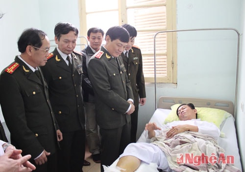 Bộ Công an: Thăm 3 chiến sỹ bị thương khi bắt tội phạm ma túy