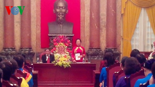 Phó CTN Nguyễn Thị Doan gặp mặt 100 nữ doanh nhân tiêu biểu