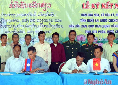 Lễ ký kết nghĩa bản - bản trên biên giới