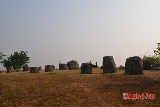 Hoang sơ và huyền bí Cánh đồng Chum (Xiêng Khoảng - Lào)