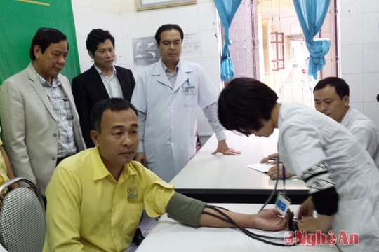 Gần 1500 lái xe được kiểm tra sức khỏe