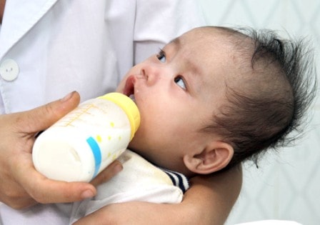 10 trường hợp tuyệt đối không được cho bé bú sữa mẹ