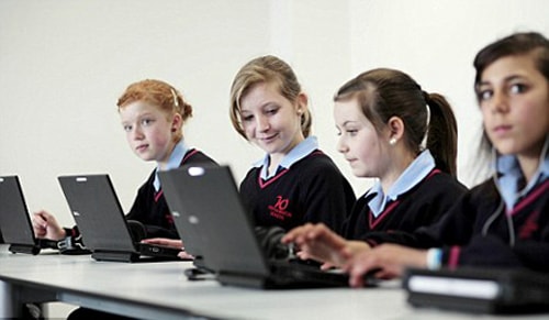 Chính phủ Anh lỗ to vì... tăng giá học phí