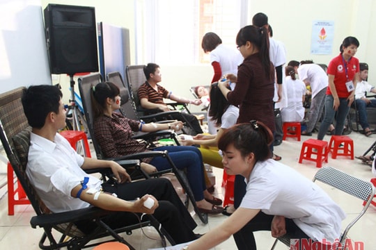 Ngày hội "Giọt hồng xứ Nghệ"