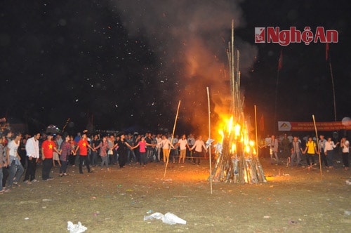 Bế mạc Đại hội TDTT và Lễ hội Môn Sơn - Lục Dạ