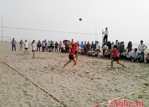 Quỳnh Lưu: Khai mạc Giải bóng chuyền bãi biển