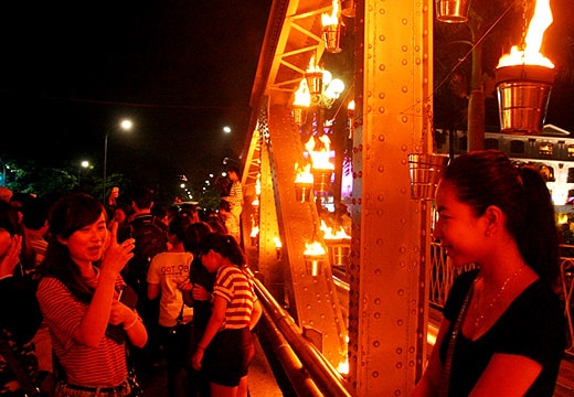 Thắp sáng cầu Trường Tiền trong Festival Huế 2014