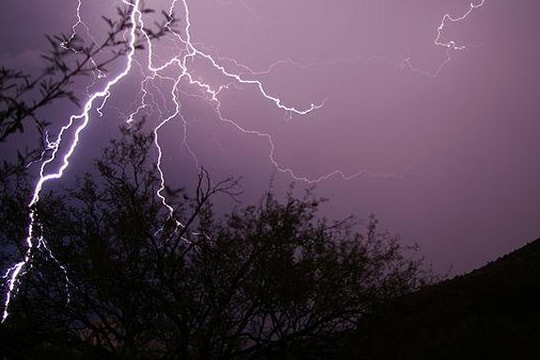 Dùng tia laser tạo mưa, kiểm soát thời tiết